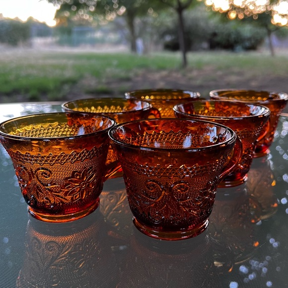 Amber Glass Sandwich Daisy Pattern Cups & Saucers, Vintage Tiara / Indiana Glass - Picture 9 of 16